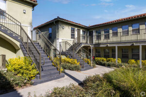 ladera-apartments-los-angeles-ca-building-exterior (1)